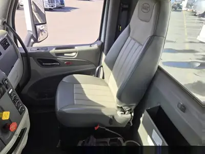 USED 2018 PETERBILT 579