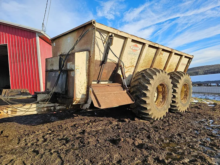 Used KUHN KNIGHT 8150 PRO TWIN SLINGER Manure Spreaders Pennsylvania US | Iron Listing #1363769