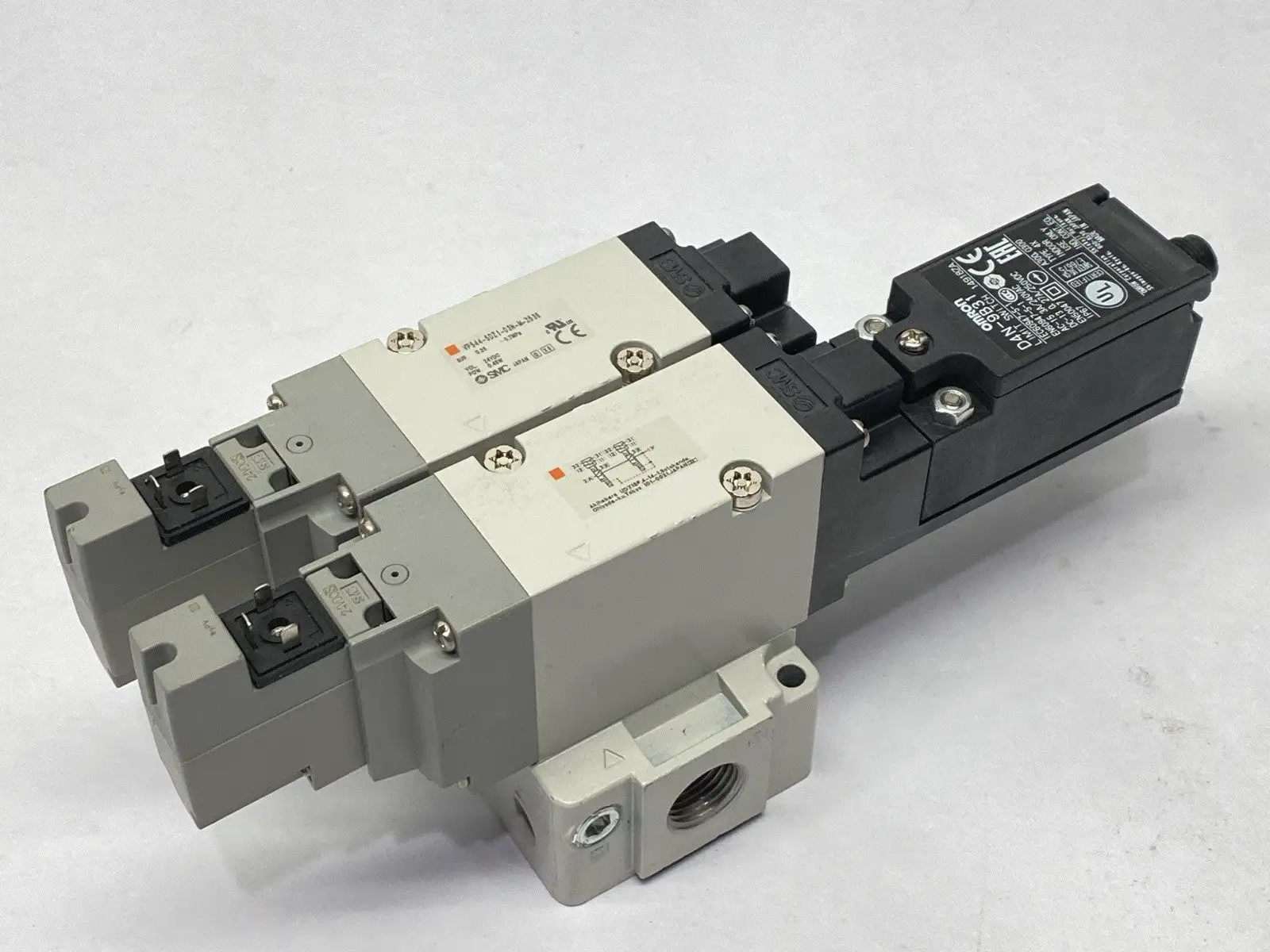 VP544-5DZ1-03N-M-X538 | SMC  Dual Solenoid Valve Assembly - For parts or not working
