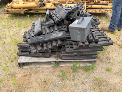 Used EXCAVATOR RUBBER TRACKS / PADS CAT 170-4419 Construction Equipment Parts Michigan US | Miedema Asset Management Group #1334712