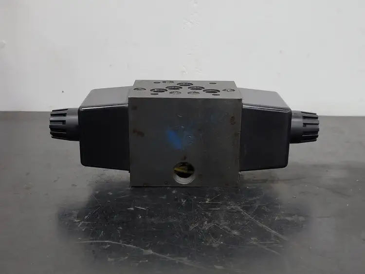 New | in-Stock PARKER FILTRATION D3W4CNYC4 Valves/Fittings British Columbia CA | Lenmark #258596