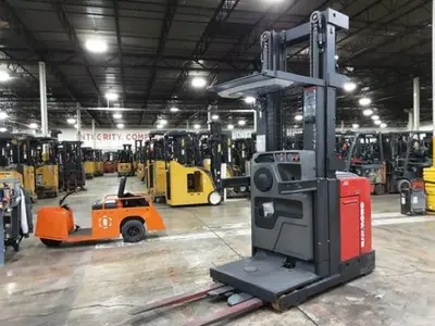 USED 2018 RAYMOND 560-OPC30TT
