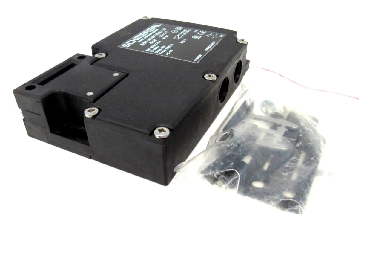 NEW SCHMERSAL AZM 161SK-33RK-110-M16-2111-1 SAFETY SWITCH 161SK33RK110M1621111