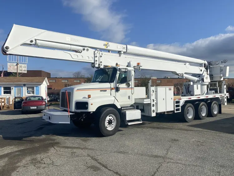 Used 2007 INTERNATIONAL 5600 Bucket (boom) trucks North Carolina US | Levan Equipment #1546310