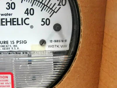 NEW DWYER 12-160376-01 W07K WW SERIES 2000 MAGNEHELIC PRESSURE GAUGE 1216037601
