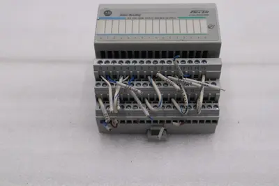 ALLEN BRADLEY 1794-IB10X0B6 24 VDC SINK INPUT/SOURCE OUTPUT STOCK #L-419