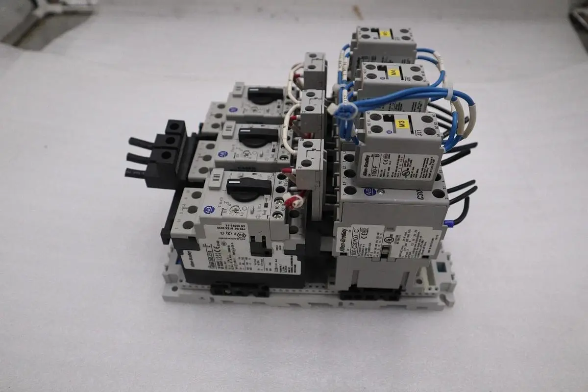 ALLEN BRADLEY 140M-D8E-C10 CIRCUIT BREAKER WITH 100-C30*00 CONTACTOR #4822-A