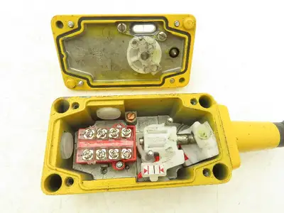 Allen Bradley 440E-L13043 E Lifeline 4 Guardmaster Cable Pull Safety Stop Switch
