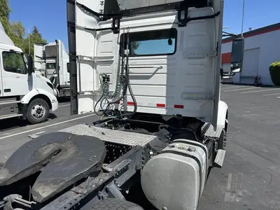 USED 2022 VOLVO VNR42T300