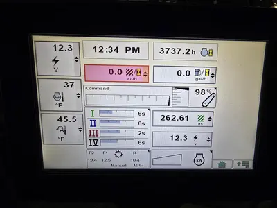 USED 2013 JOHN DEERE 8235R