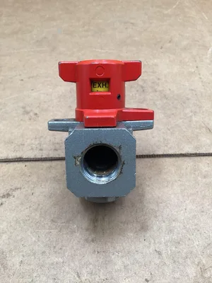 SMC NVHS4500 3 Way Valve N03-X116 Lock Out Style