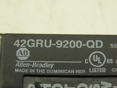 Allen Bradley 42GRU-9200-QD Photoswitch Polar Retroreflective 10-40vdc PNP/NPN