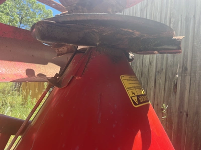 USED COSMO 500 FERTILIZER SPREADER