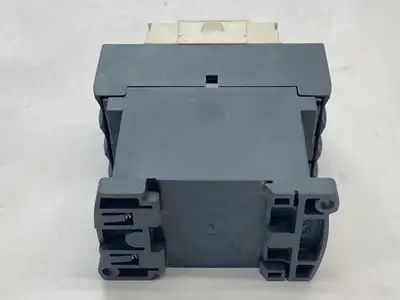 Used Schneider Electric IEC Contactor 3P 25A 480VAC 24VDC Coil PLC Contactors Michigan US | Maverick Industrial Sales #1401984