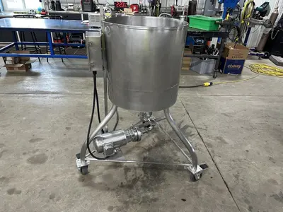 SS holding tank with pump