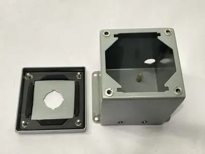 New | in-Stock Wiegmann 1-Hole Pushbutton Enclosure 30mm 4" x 4" x 5" Electrical Boxes Michigan US | Maverick Industrial Sales #1402092
