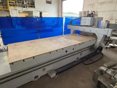 Weeke BHP 200-CNC Machine Center with NESTING Table