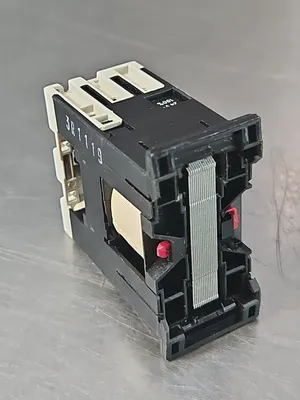 Schneider Electric CA3SK20 - 10A Contactor - 500V loc4D21