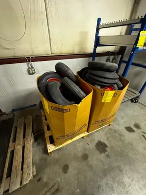 Used _UNKNOWN_ _UNKNOWN_ Wheels & Tires Ohio US | Myron Bowling Auctioneers Inc #1518597