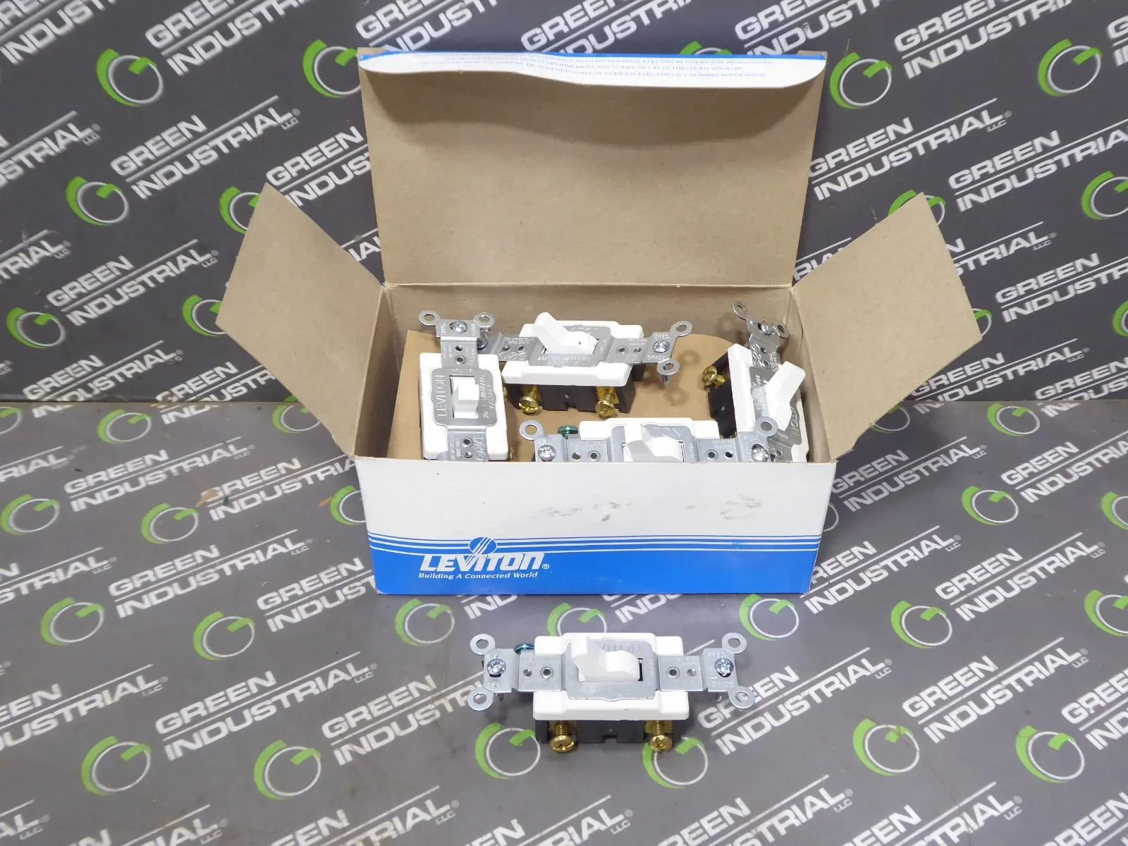 Lot of 10 Leviton CS120-2W White Single Pole Toggle Switches 20A 120/277V New NIB
