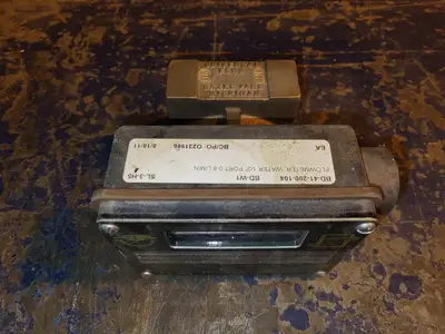 USED UNIVERSAL FLOW MONITORS SN-BSB8LGM-4-32V1.0-A1XL-C