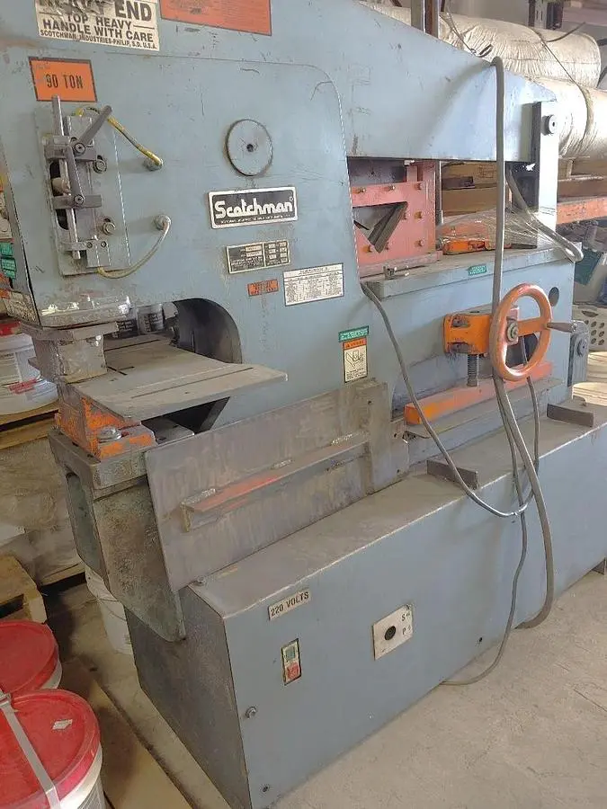 USED 2004 SCOTCHMAN 9012-24M 90 TON IRON WORKER