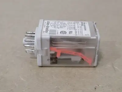 USED ALLEN-BRADLEY 700-HA33Z24