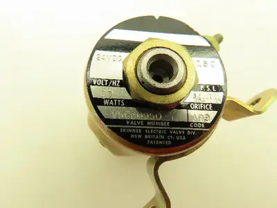 Honeywell Skinner V5C60950 Solenoid Valve 3-Way 1/4" NPT 150 PSI NC 24 VDC