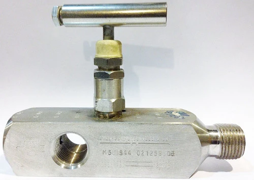 Agco Engineering M5VIS-44 M5 Multi-Port Gauge Valve, 1/2" MNPT X 1/2" FNPT [New]