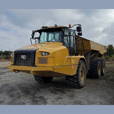 USED 2023 CATERPILLAR 730