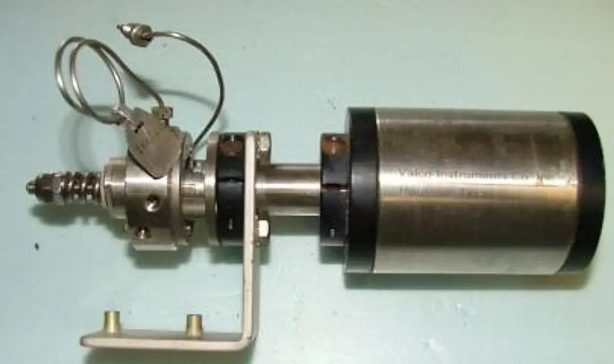 QTY. 1. VICI VALVE 6 PORT WITH VICI A90 AIR ACTUAT...