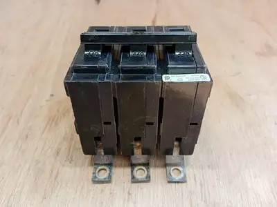 Used CUTLER-HAMMER BAB3100H Switchgears British Columbia CA | Lenmark #1438381