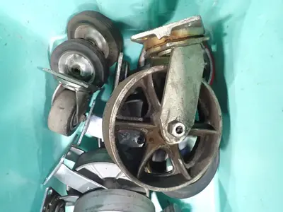 Casters/wheels