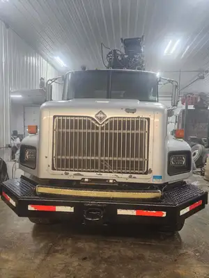 INTERNATIONAL 7600 tractor with loader | Iron Listing (2)