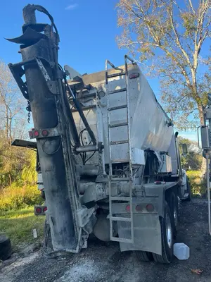 Holcombe HM10H Volumetric Concrete Mixer | Iron Listing (9)