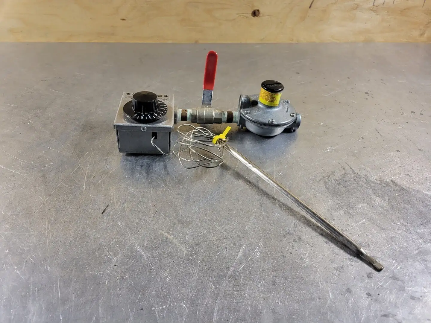 4000 BTU/HR Thermostat Control Valve w/ Gas Regulator