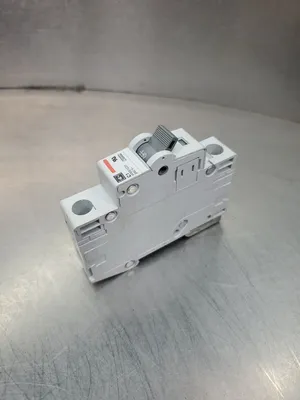 Cutler-Hammer C1 WMS1C01 Circuit Breaker, 240V. 4E-32