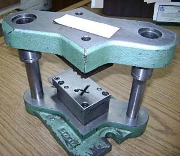 1950-390 STAMPING PRESS  TOOL & DIE SET TO MAKE RELIGIOUS CROSS
