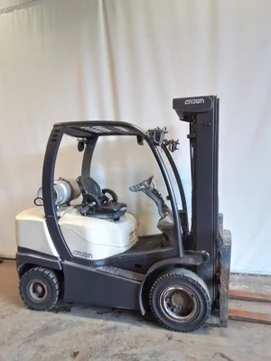 USED 2011 CROWN C-5
