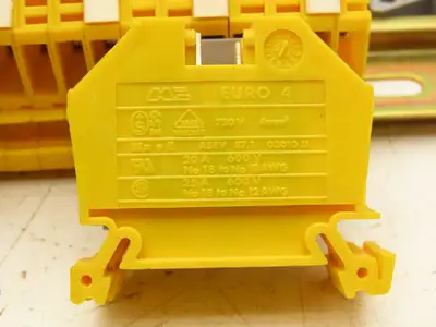 Morsettitalia Terminal Block Fuse DIN Rail 600V 30A 24-10AWG Lot of 117