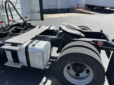 USED 2022 VOLVO VNR42T300