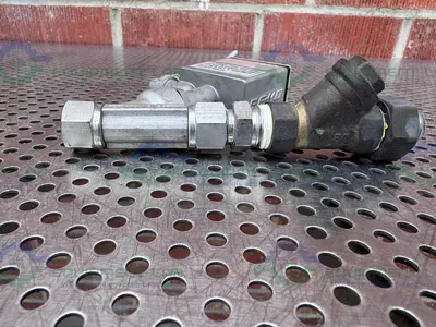 USED GEMU 540/15/D59405-1 PNEUMATIC VALVE ACTUATOR W/ 1/2" NPT FITTING