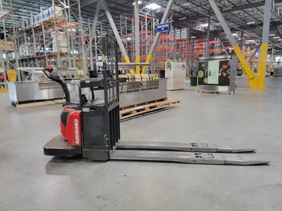 USED RAYMOND 8410