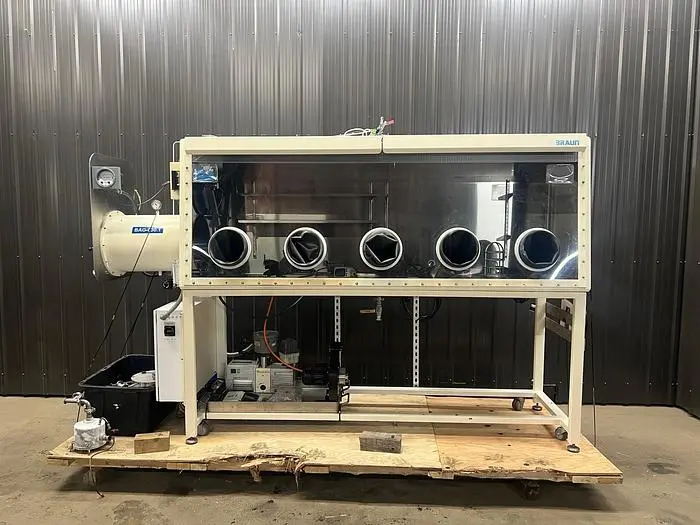 Used MBRAUN _UNKNOWN_ Glove Boxes Quebec CA | Carter-Wilson Equipment Services #451430
