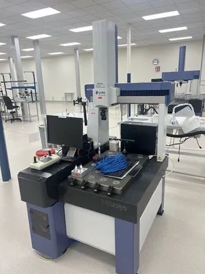 2004 MITUTOYO CRYSTA APEX C574 Coordinate Measuring Machines | Machnet (6)