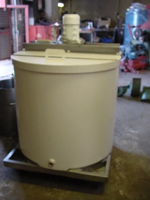 450 L Polypropylene Enclosed Tank