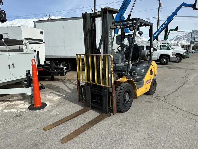 Used KOMATSU FG25T-16 Misc Forklifts Utah US | Global Remarketing #1285321