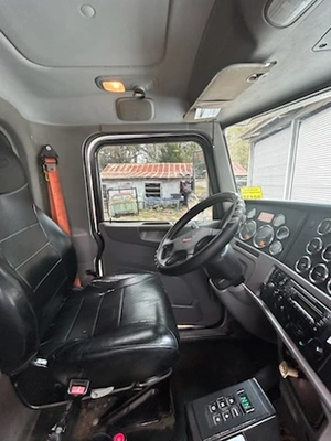 USED 2011 PETERBILT DUMP TRUCK