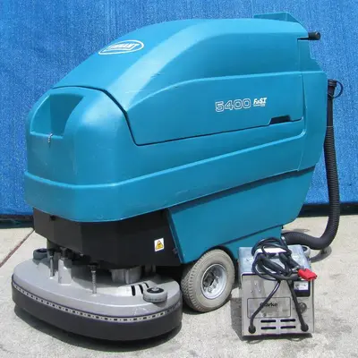 USED TENNANT M5400