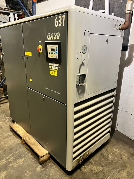 Used 2005 ATLAS-COPCO GA30 Rotary Screw & Sliding Vane Air Compressors Massachusetts US | Hunter Plastics #787985